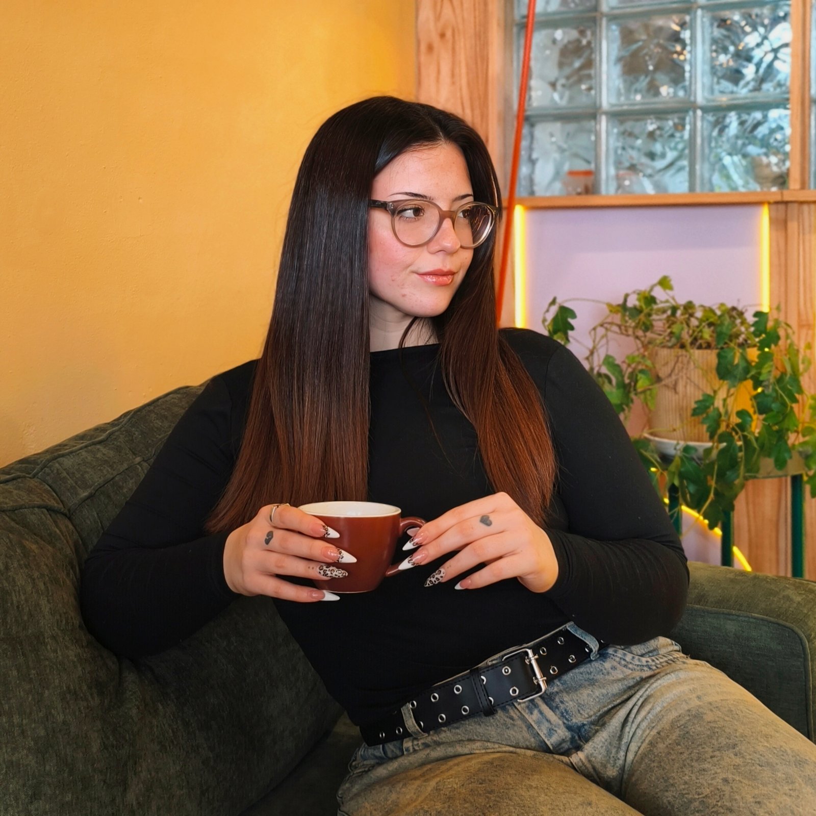 Retrato de Enola Maggi, editora de video